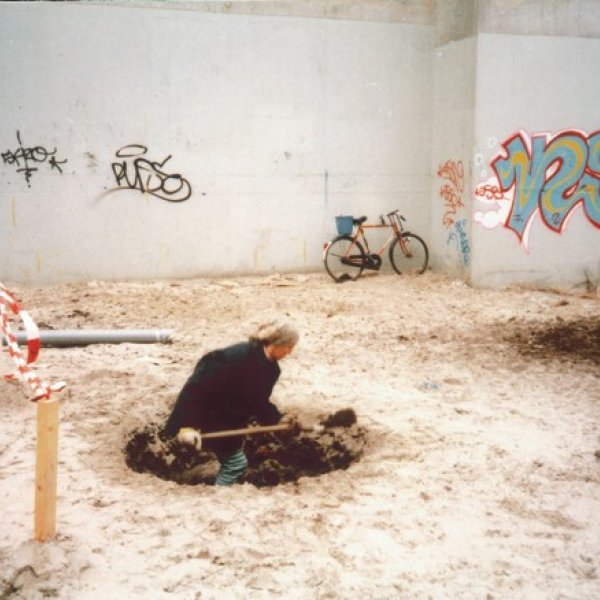 Lara Almarcegui "Cavar", Amsterdam 1988 Lara Almarcegui "Cavar", Amsterdam 1988