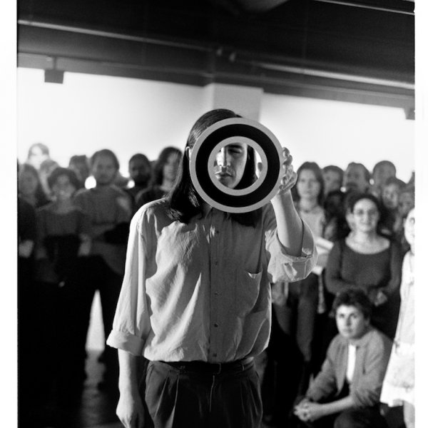 Joan Casellas Teià (Barcelona), 1960 Acció-concentració núm.2. Sala Balmes 21, Barcelona 1995. Fotografía a las sales de plata. Cortesía del artista / Arxiu Aire © Foto: Teresa Ramírez