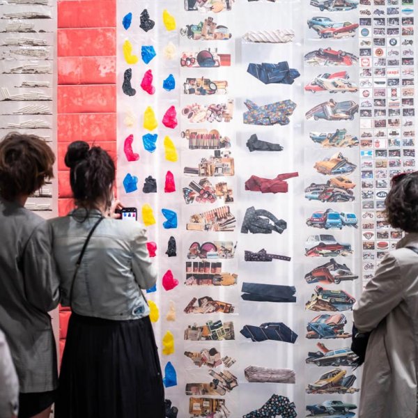 Vista de sala de "En tiempo real. La Colección Rafael Tous de arte conceptual". Foto: Miquel Coll