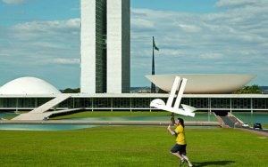 Jordi Colomer "Anarchitekton (Barcelona, Bucarest, Brasilia, Osaka)", 2002-2004