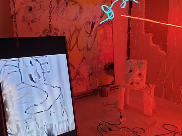 Marria Pratts. Sento una música dintre del cap (Transformació d'un pensament borrós) (Escucho una música en la cabeza (Transformación de un pensamiento borroso)), 2021