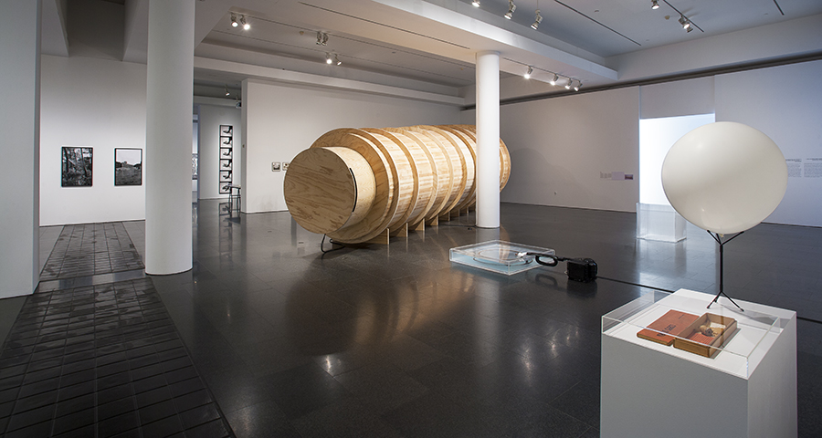 Vistas de la exposición "Colección MACBA 31", 2016. Foto: La Fotogràfica