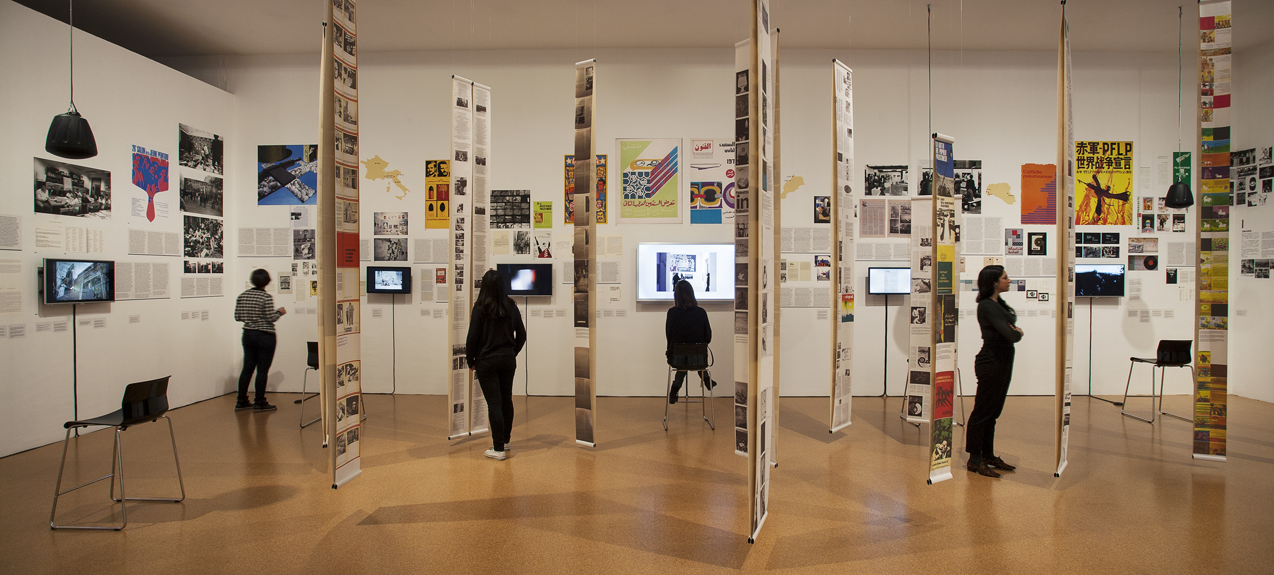 Vistes de l'exposició 'Passat inquiet. Narratives i fantasmes de l’Exposició Internacional d’art en solidaritat amb Palestina, 1978', 2015. Foto: La Fotogràfica