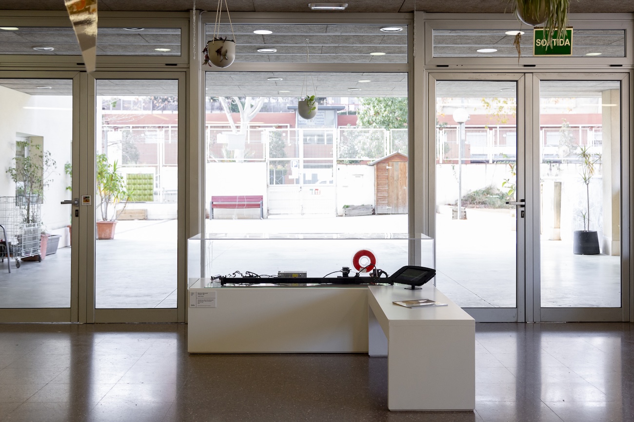 Escola Segarra acollint "Infidel Meridià", de Mariona Moncunill