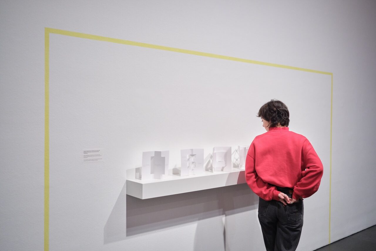 Tour/visit with <em>interareas</em> at <em>[contra]panorama</em>