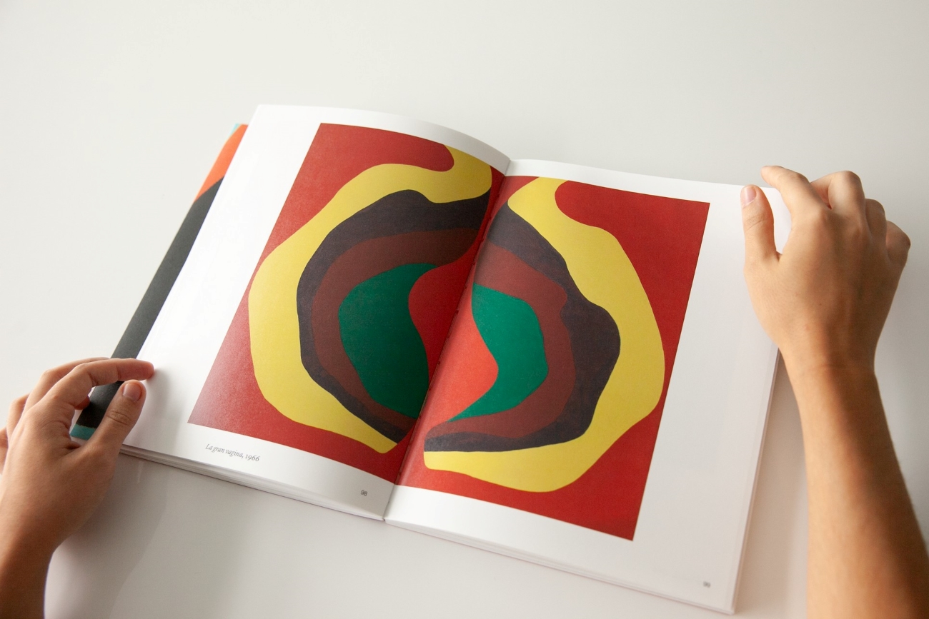 Vistas de sala de la exposición de Teresa Solar