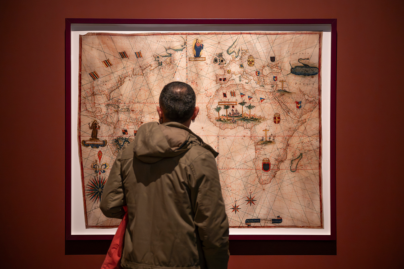 Vistes de l'exposició "Carlos Motta. Pregàries de resistència", 2025. Foto: Roberto Ruiz