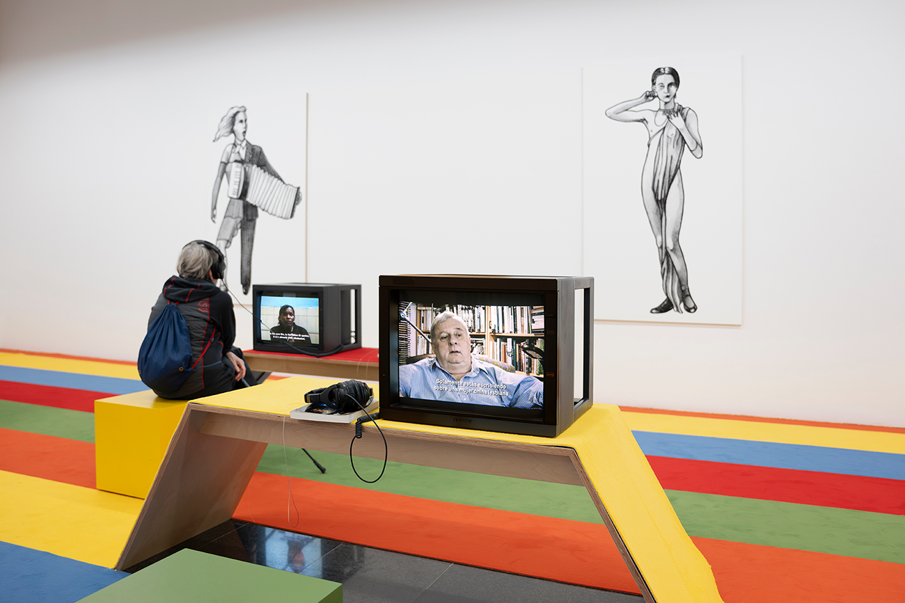 Vistes de l'exposició "Carlos Motta. Pregàries de resistència", 2025. Foto: Roberto Ruiz