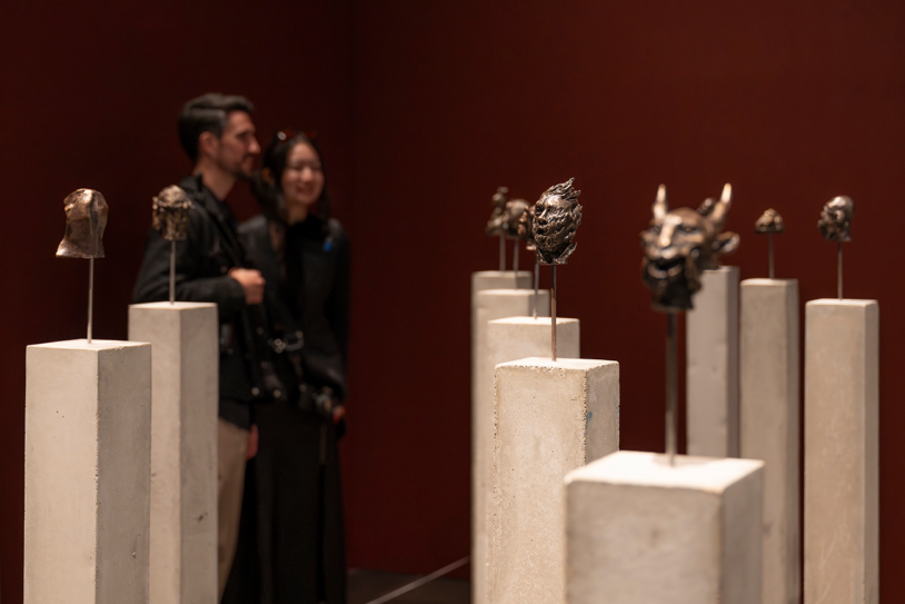 Vistes de l'exposició "Carlos Motta. Pregàries de resistència", 2025. Foto: Roberto Ruiz