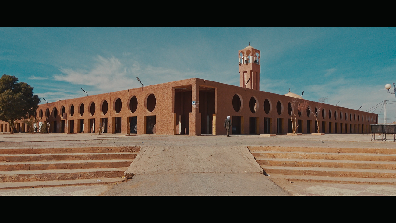 Fotogrames de "The Terminal Beach" (2024-2025), cortesia d'Anna Moreno i Bernardo Zanotta.