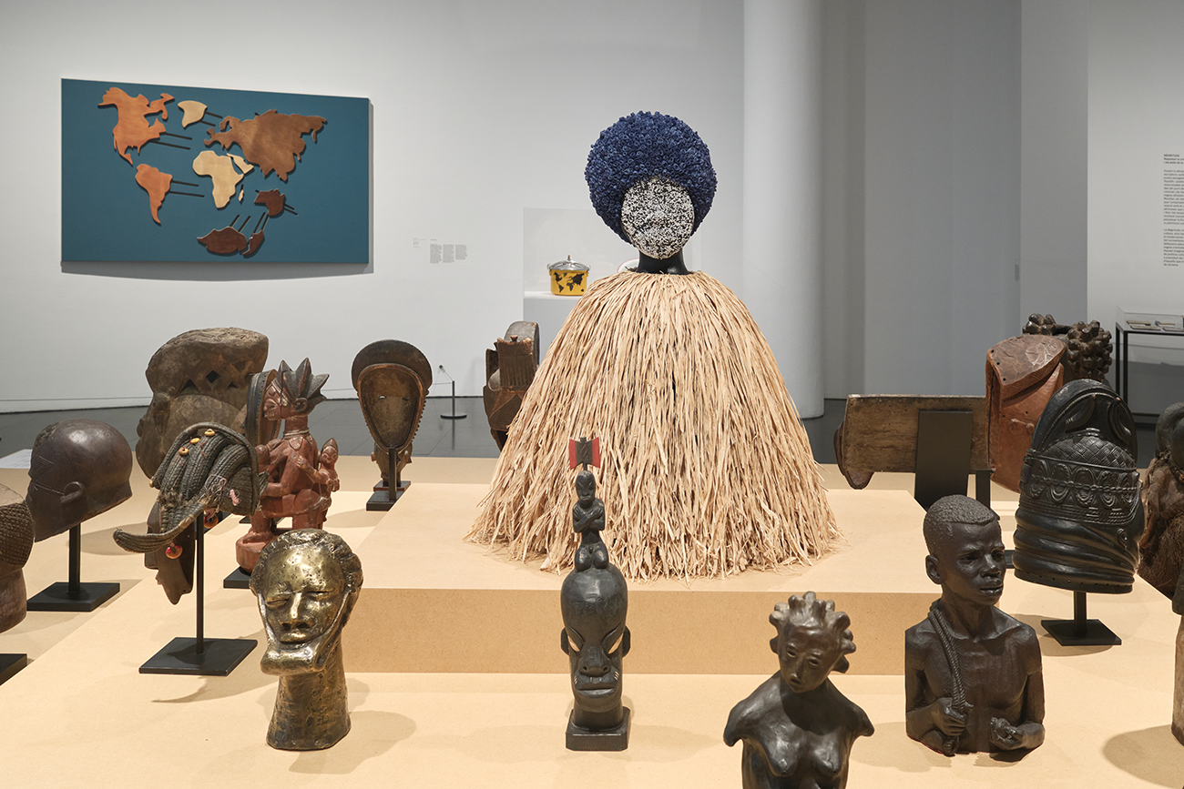Vistes de l'exposició "Projectar un planeta negre. L’art i la cultura de Panàfrica", 2025. Foto: Miquel Coll