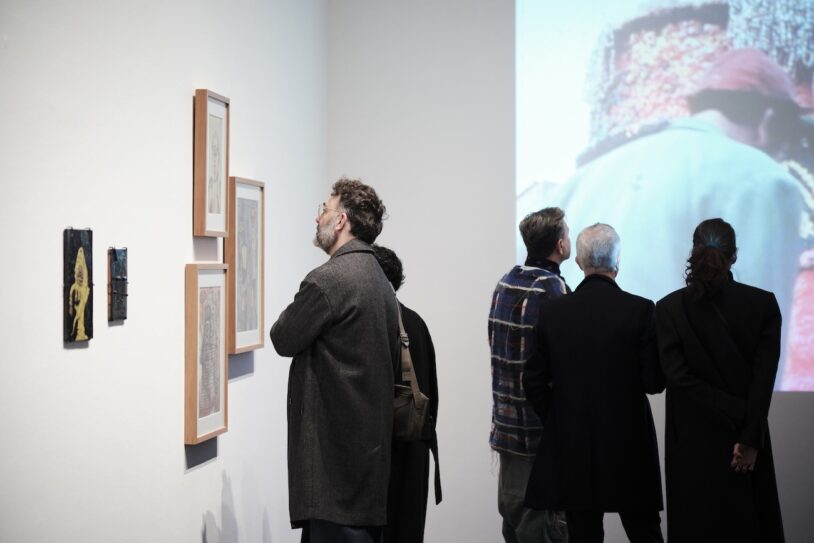 Vistas de la exposición “Como una danza de estorninos. Colección MACBA: treinta años e infinitas formas de ser”, 2025. Foto: Miquel Coll.