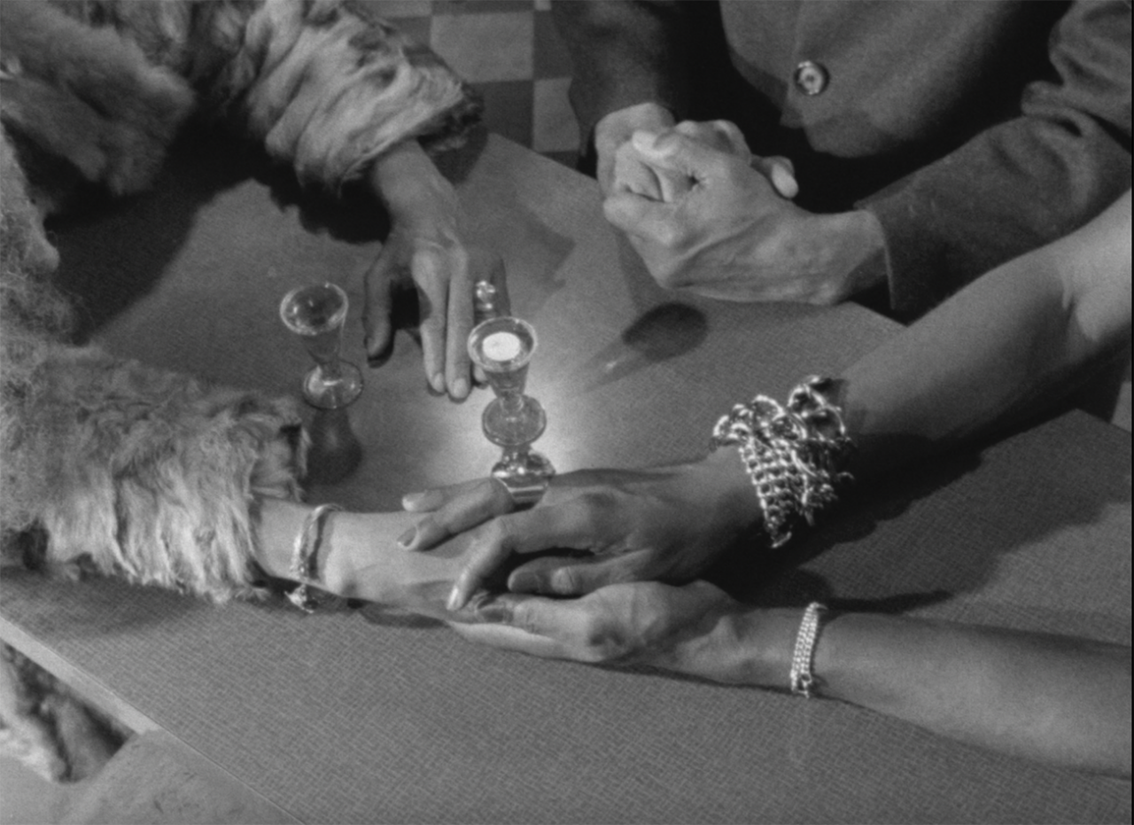 Screening of the film "La Vieille Quimboiseuse et le Majordome", by Julius-Amédée Laou