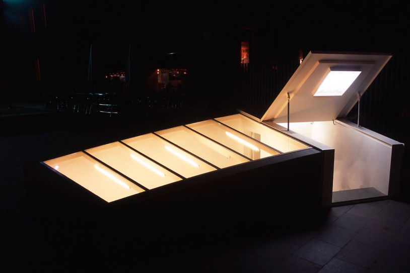 Acceso al Auditorio Meier, situado en el sótano del MACBA. Foto: Rocco Ricci