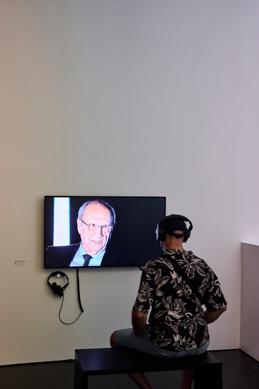 Vistas de la exposición "El gesto de filmar. El vídeo en la Colección MACBA", 2026. Foto: Miquel Coll