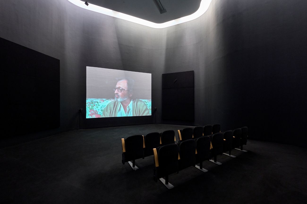 Vistas de la exposición "El gesto de filmar. El vídeo en la Colección MACBA", 2026. Foto: Miquel Coll