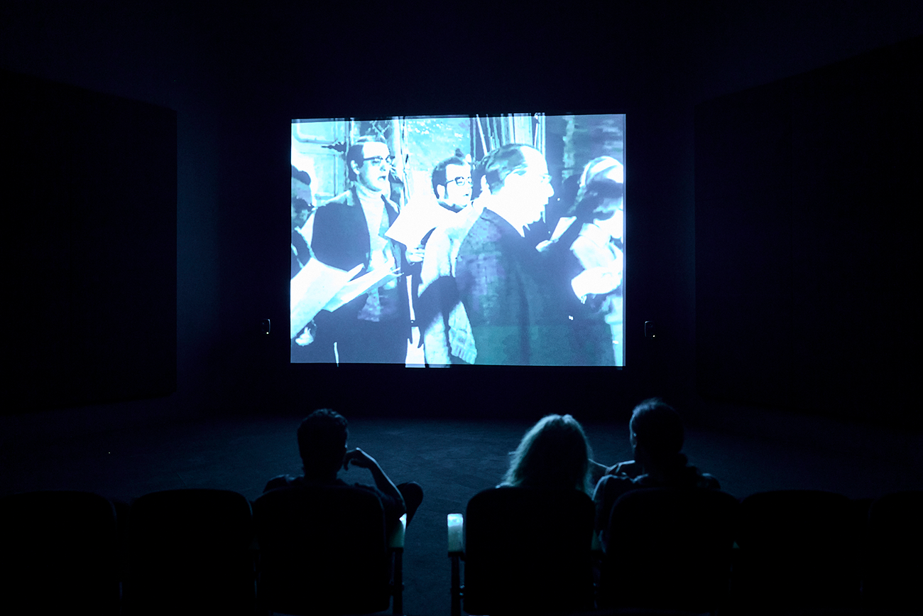 Vistas de la exposición "El gesto de filmar. El vídeo en la Colección MACBA", 2026. Foto: Miquel Coll